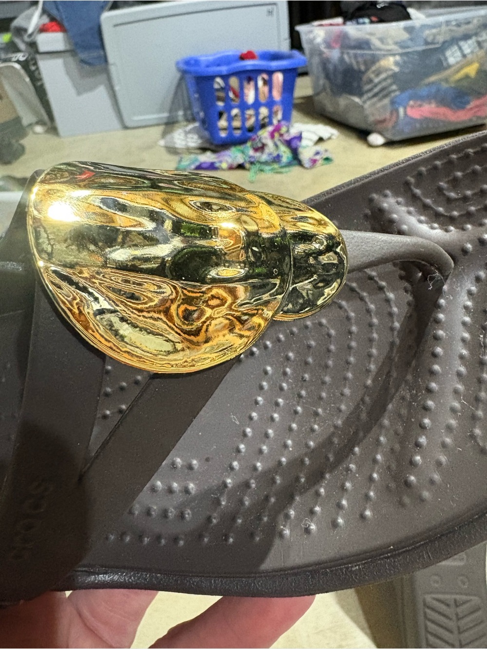 NWOT CROCS Brown Women's Sanrah Sandals with Hammered Gold Accent Medallions - Picture 6 of 8